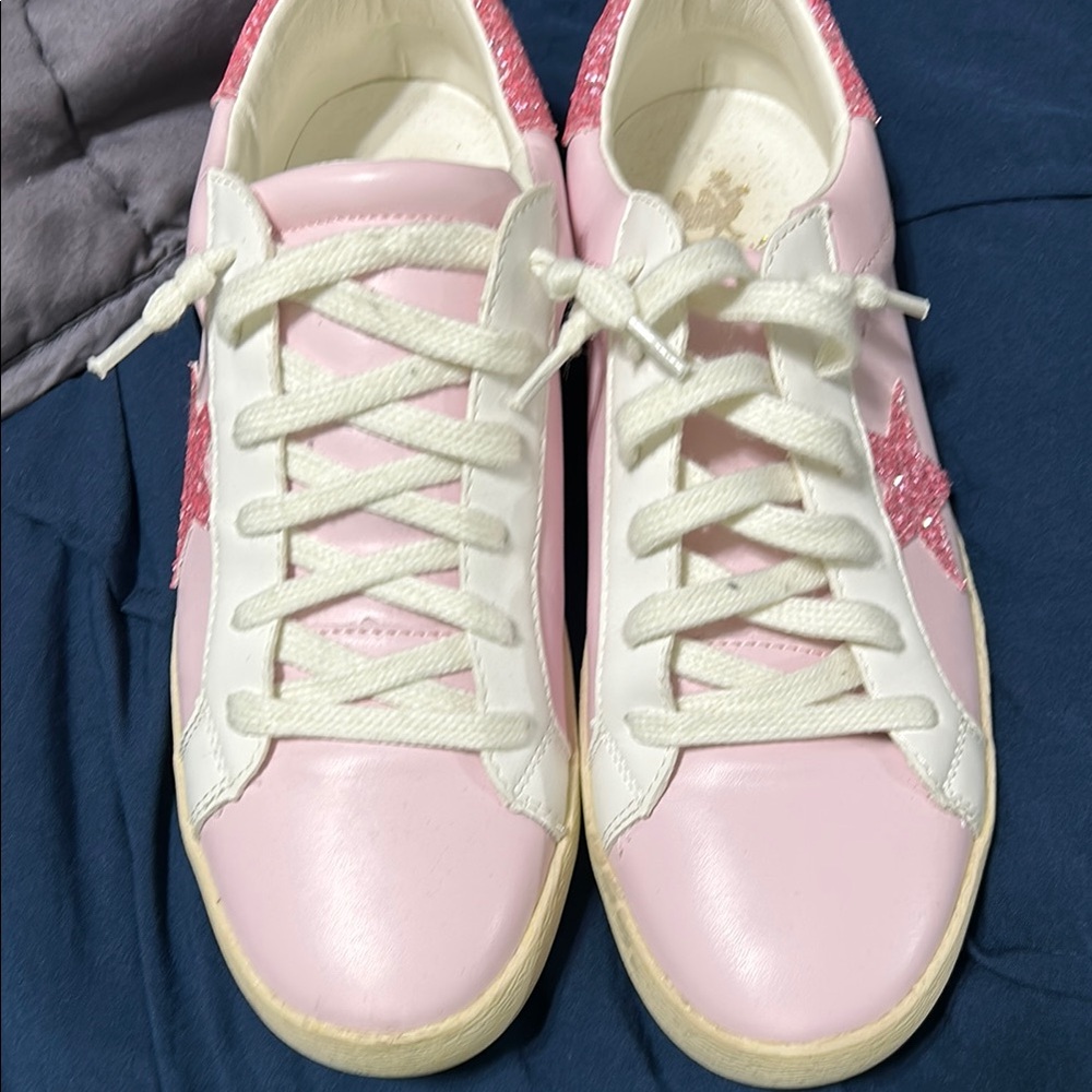 Pink star shoes.